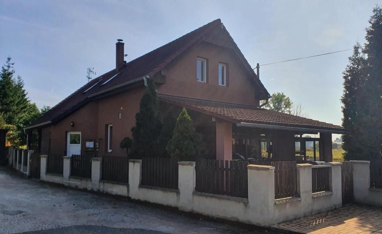 Apartman V Blizkosti Mesta Štětí Bagian luar foto